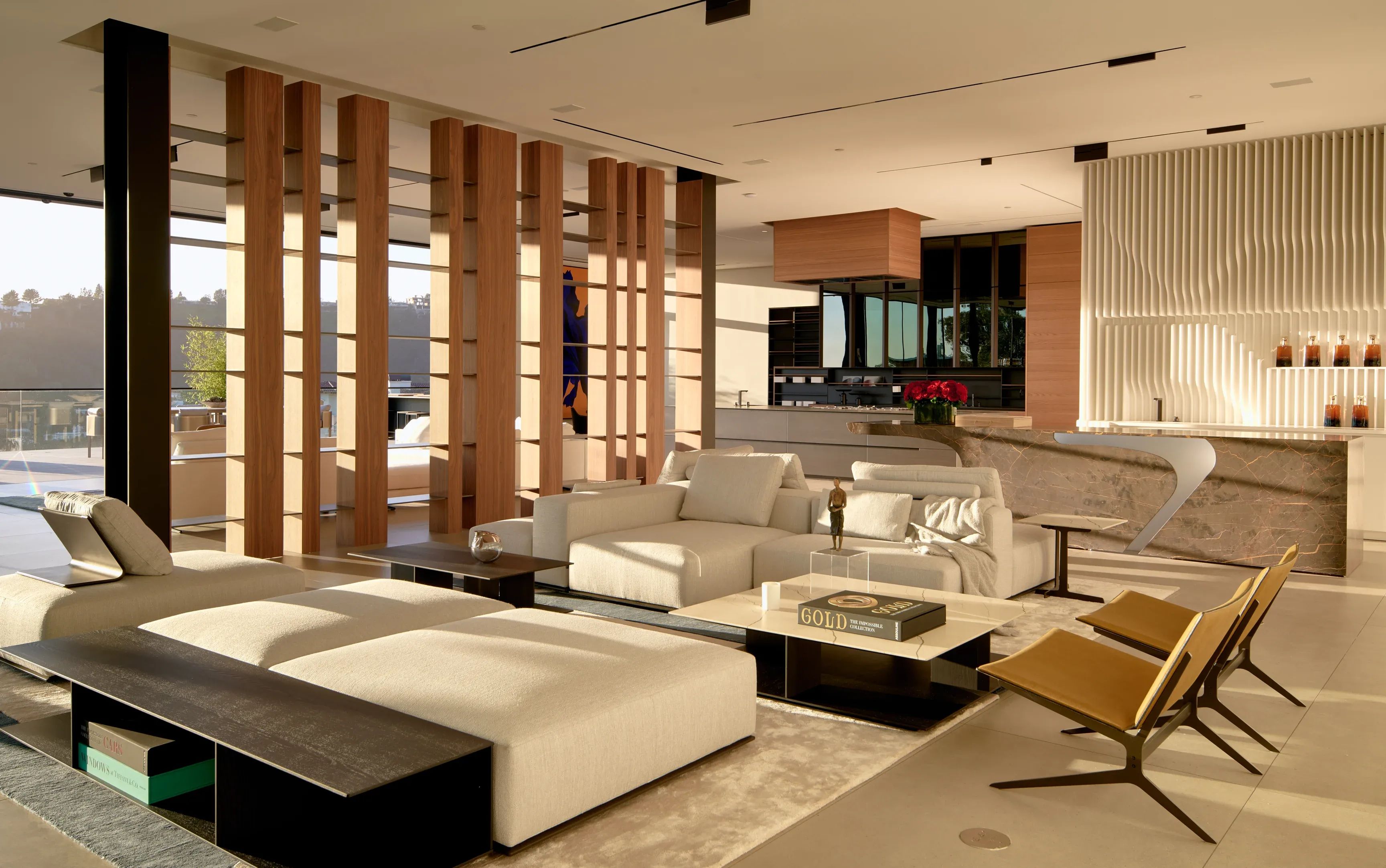 Living lounge and bar